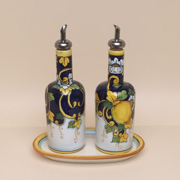 Set of 2 oil and vinegar bottles, cm.20h with tray